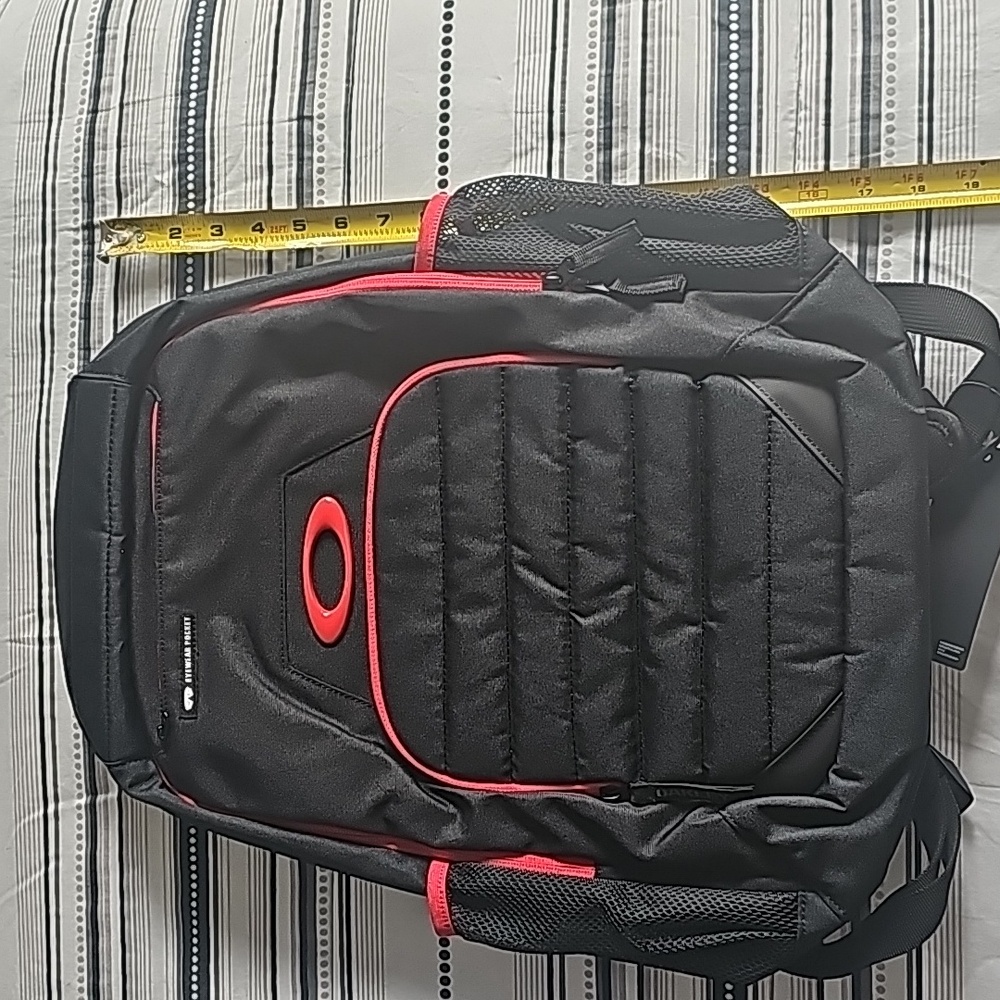 Oakley Backpack - Picture 8 of 10